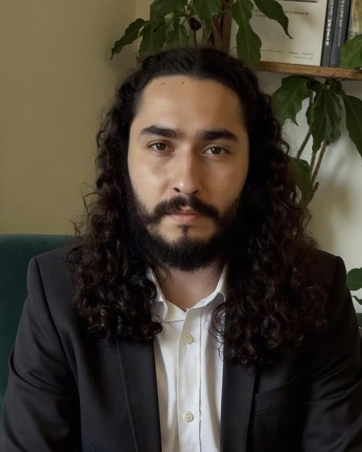Dr. Igor Ferreira, psiquiatra em Goiânia, no consultório